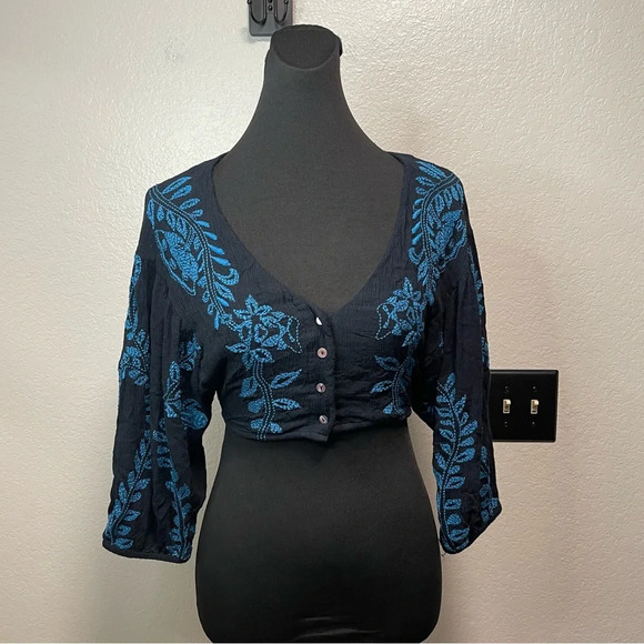 Free People Tops - Free People Blue And Black Floral Embroidered Boho Crop Top Size 6